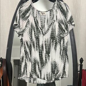 Show Me Your MuMu olive green and White Blouse